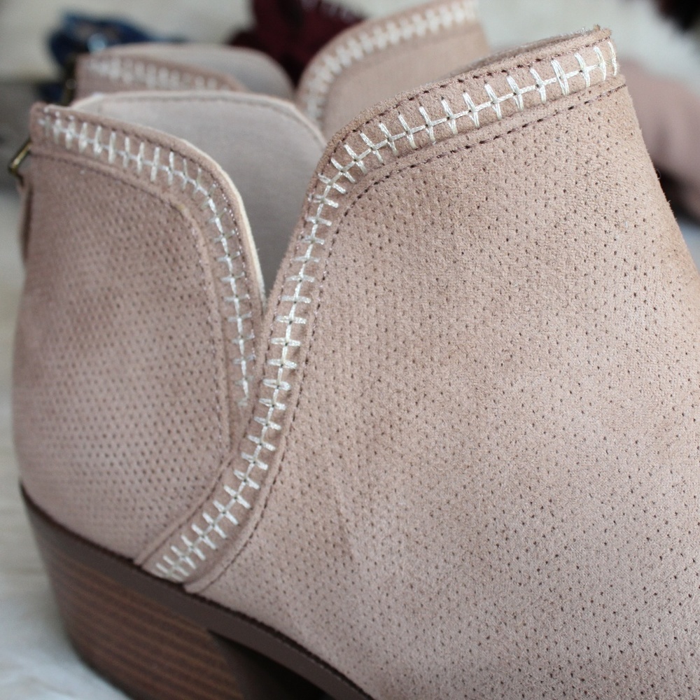 📣LAST PAIR//The Indiana// Taupe Ankle Bootie - Picture 7 of 8